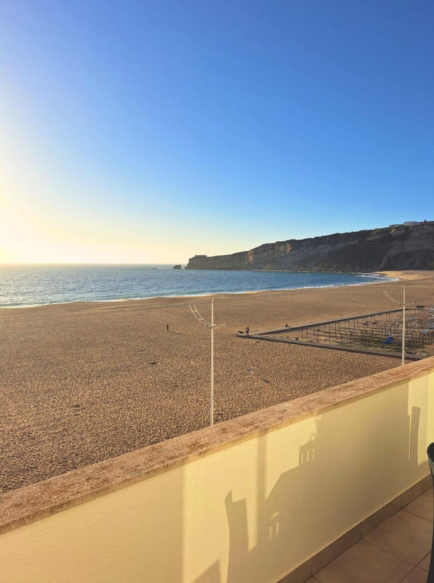 Sunset Terrace - Beachfront Apartment With Private Parking نازاريه المظهر الخارجي الصورة