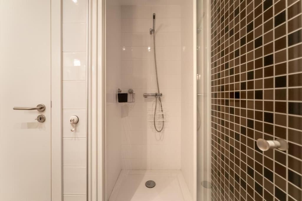 Sunset Terrace - Beachfront Apartment With Private Parking نازاريه المظهر الخارجي الصورة