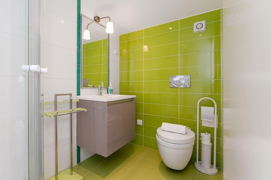 Sunset Terrace - Beachfront Apartment With Private Parking نازاريه المظهر الخارجي الصورة