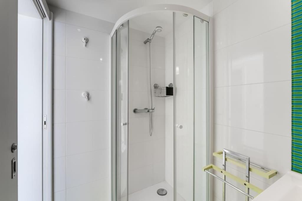 Sunset Terrace - Beachfront Apartment With Private Parking نازاريه المظهر الخارجي الصورة